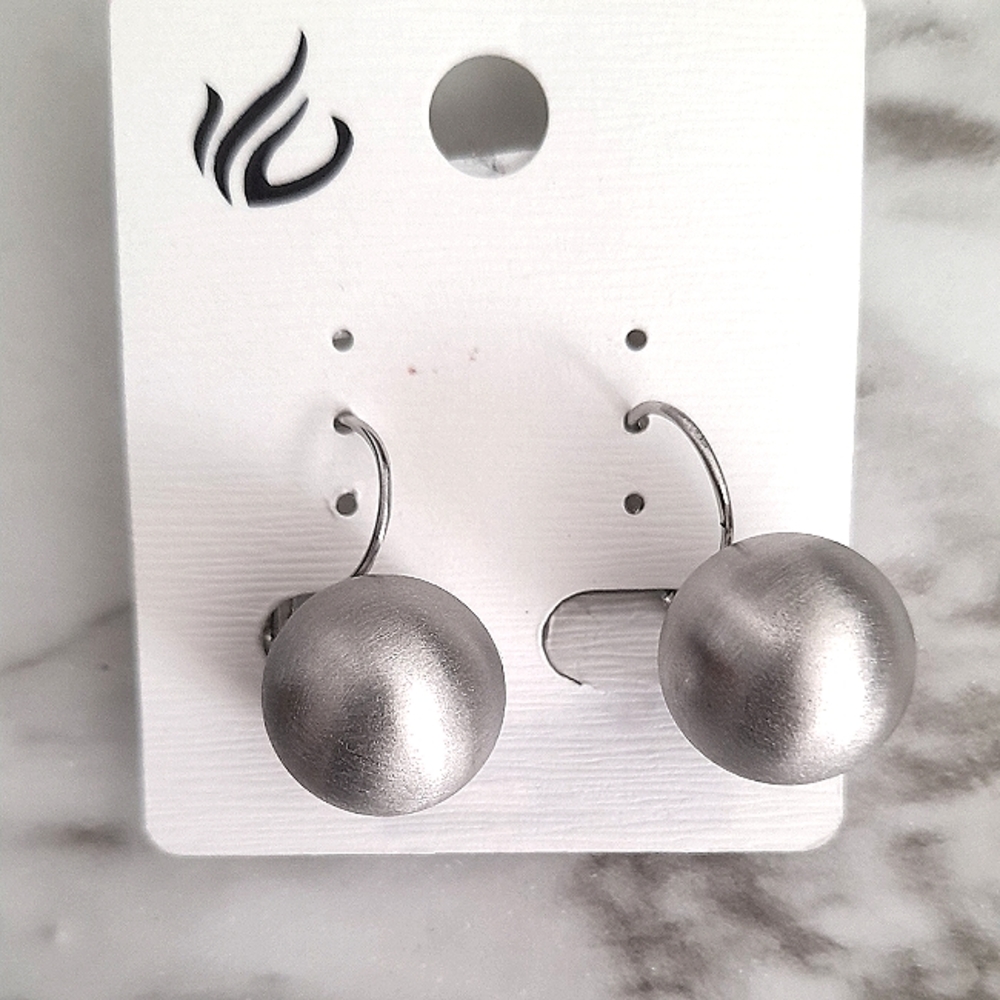 Earring - Picture 3 of 3